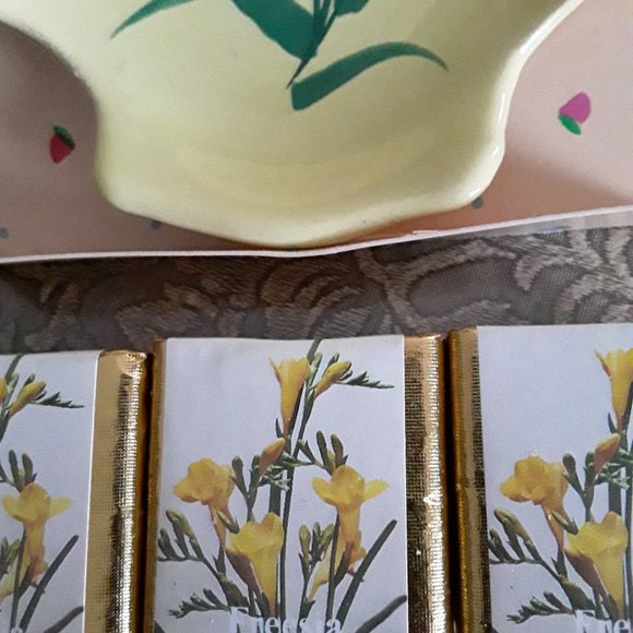 Vintage DuCair Ceramic Seashell Shaped Soap Dish with Bath Cubes -NIB - Picture 4 of 4